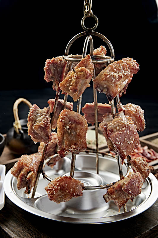 馕坑架子烤肉图片