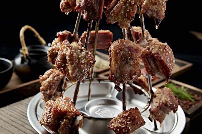 馕坑架子烤肉图片