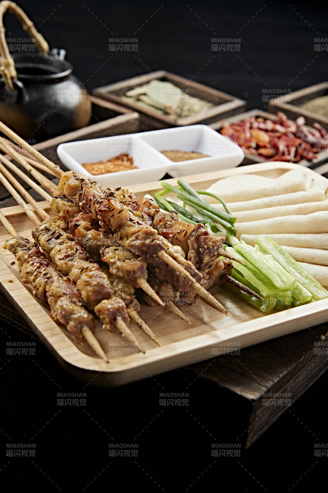 山东淄博美食小饼卷烧烤图片