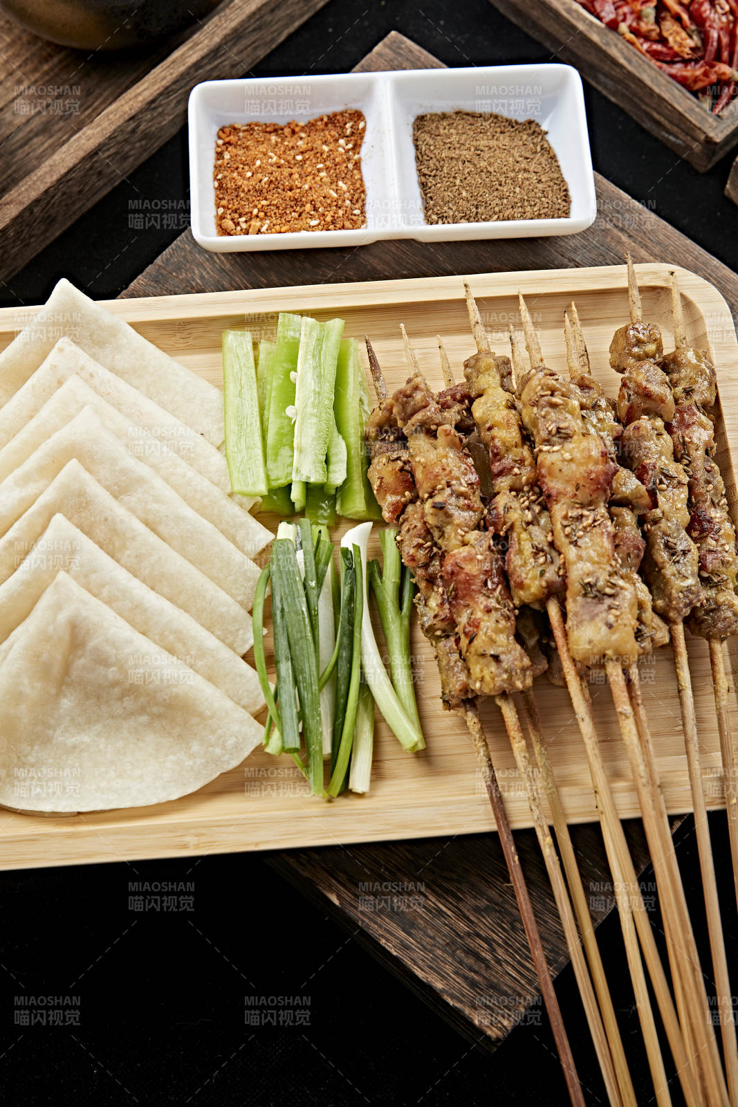 山东淄博美食小饼卷烧烤图片