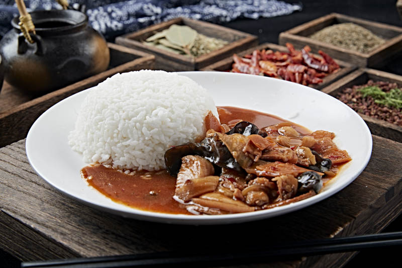 木耳酸菜炒肉盖饭图片