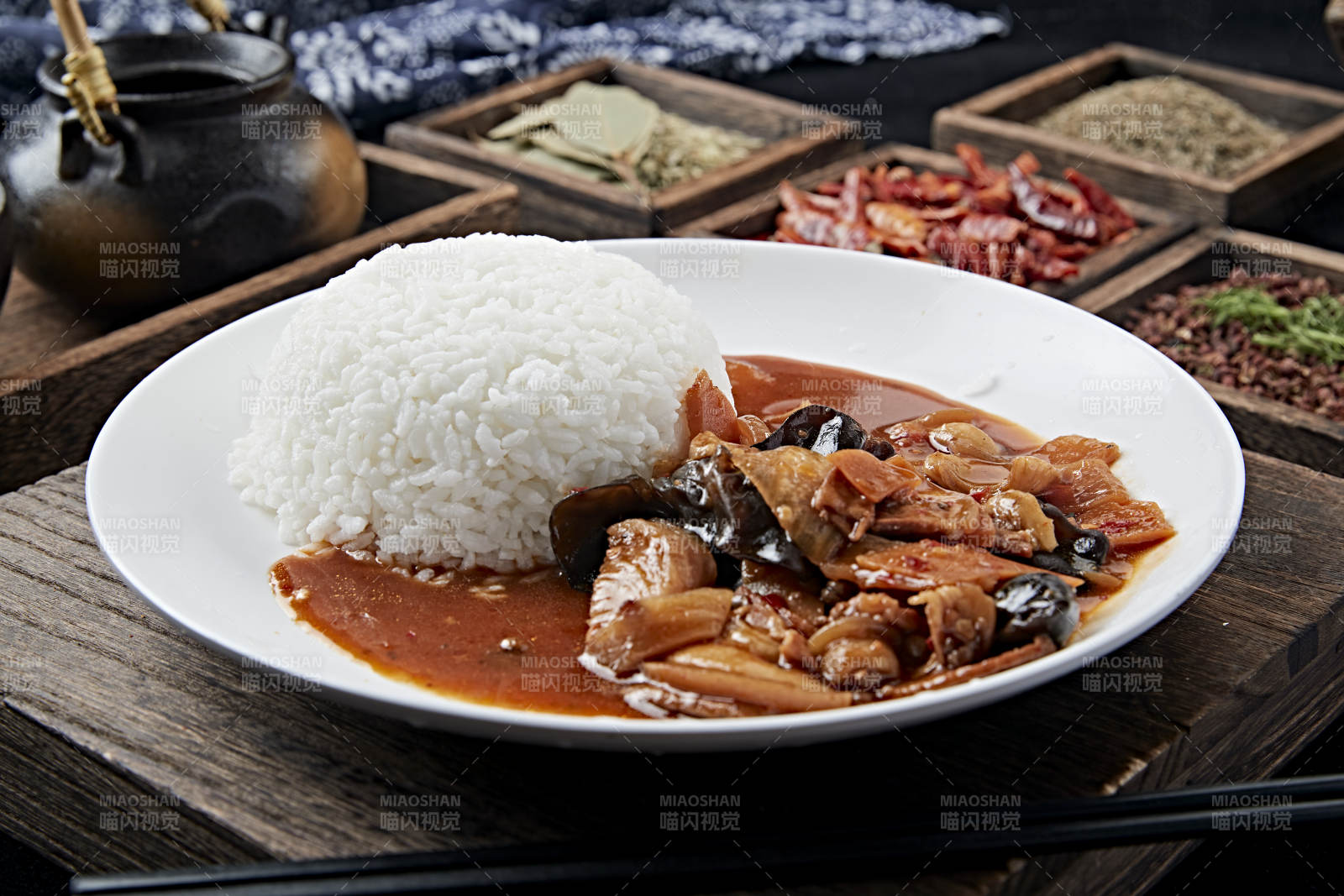 木耳酸菜炒肉盖饭图片