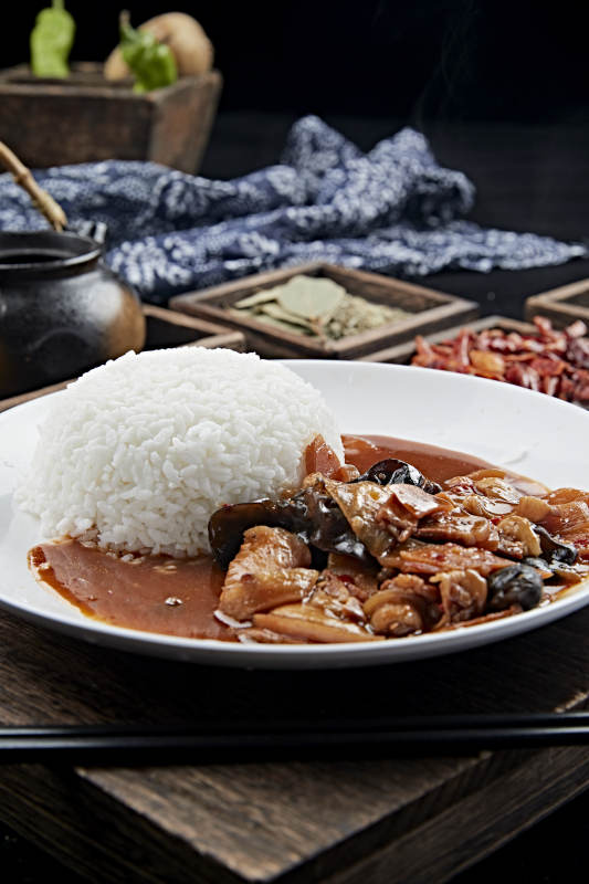 木耳酸菜炒肉盖饭图片