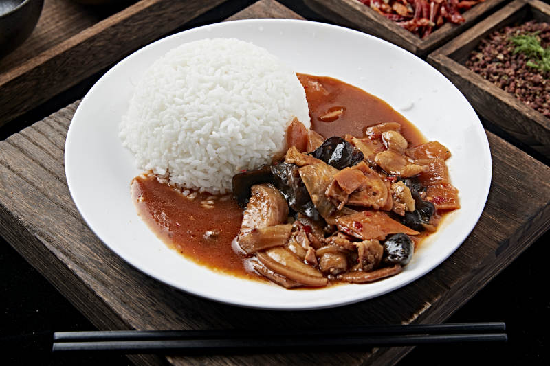 木耳酸菜炒肉盖饭图片