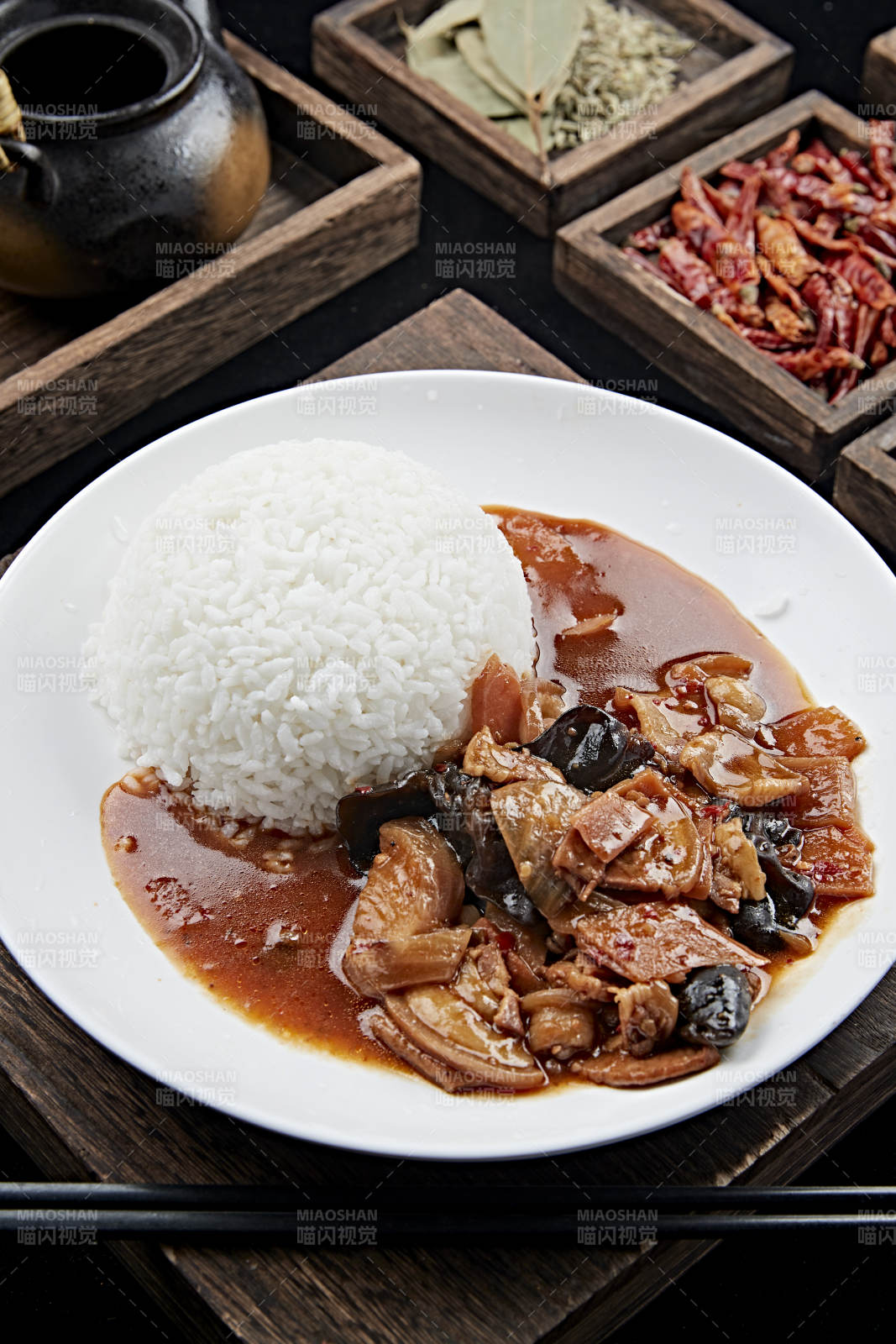 木耳酸菜炒肉盖饭图片