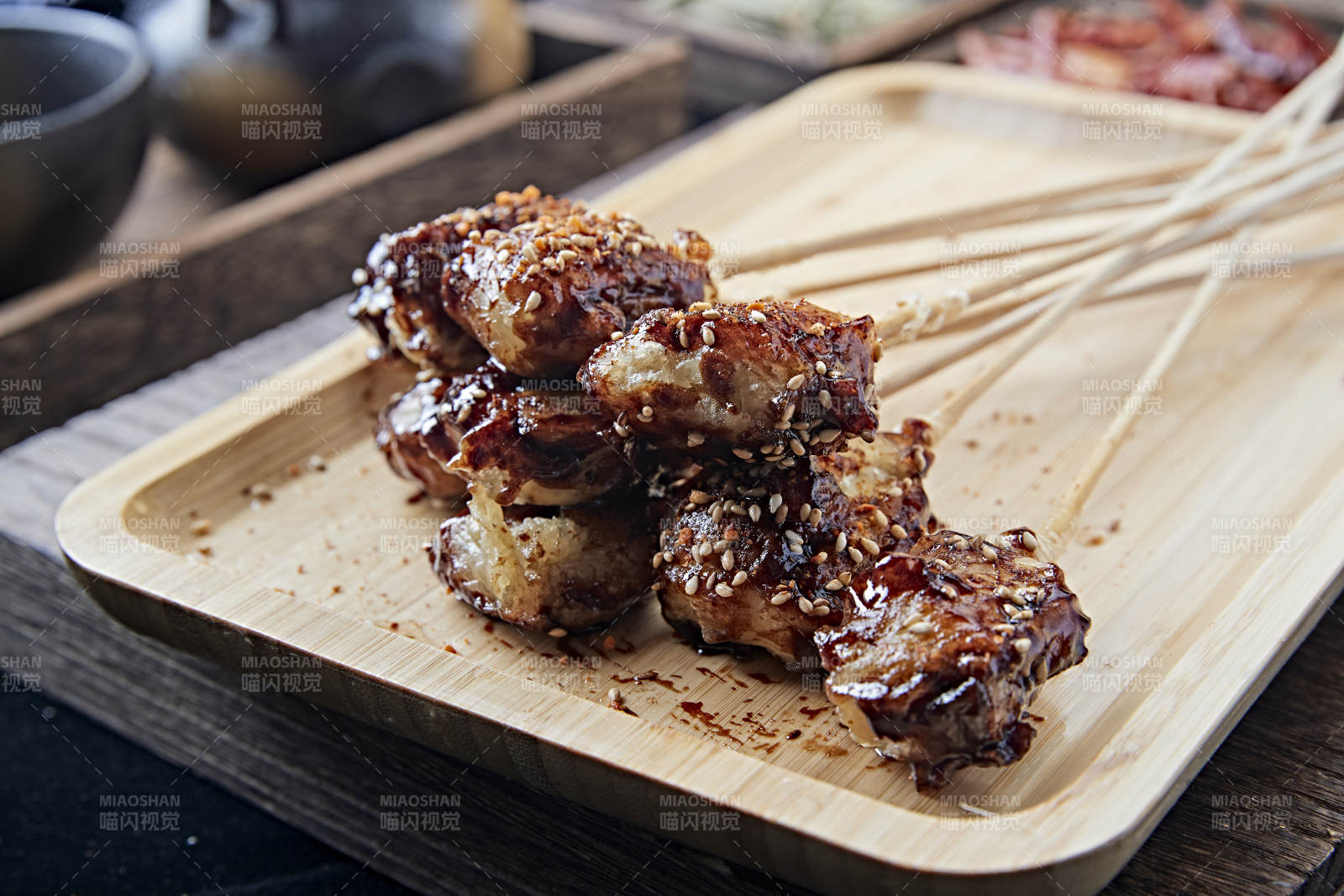 炭烤刷酱豆腐糕图片