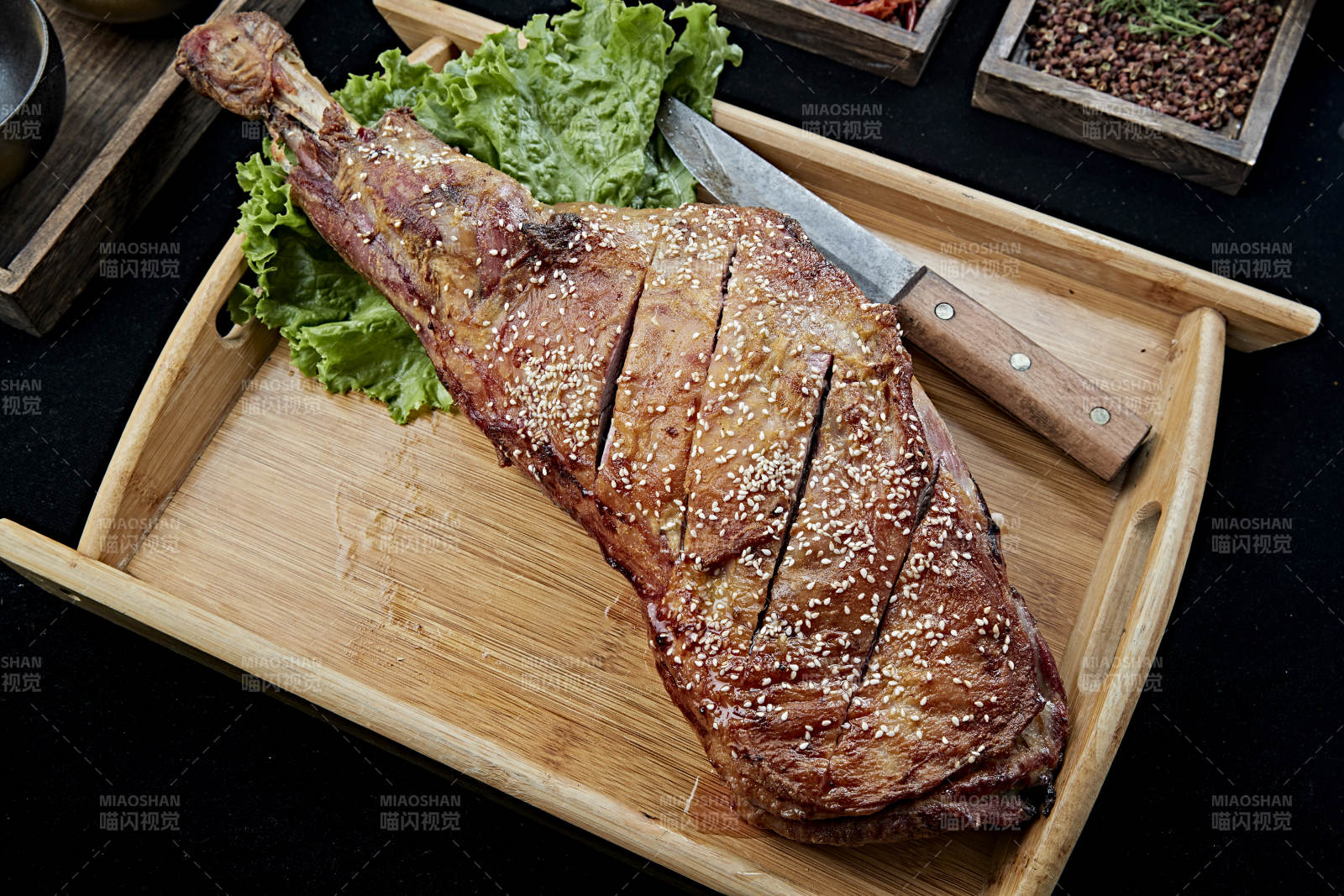 香酥炭烤羊腿图片