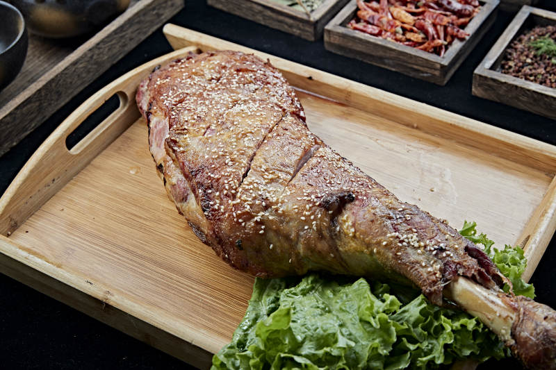 香酥炭烤羊腿图片