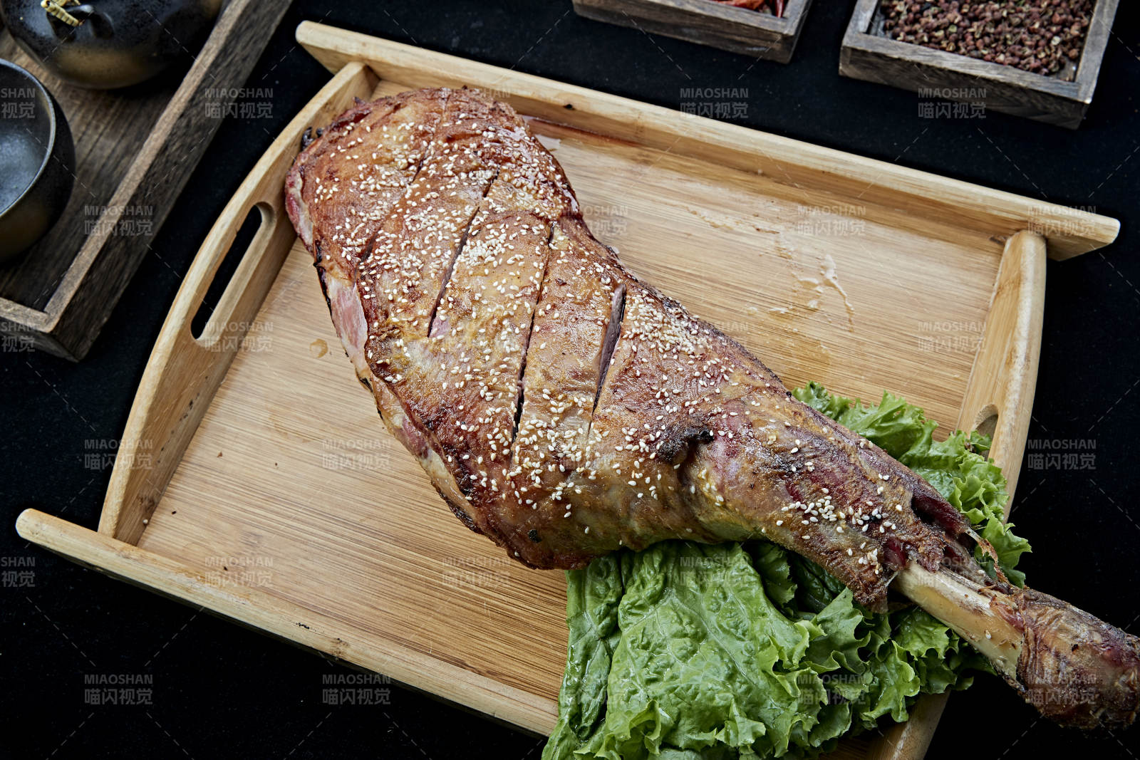 香酥炭烤羊腿图片