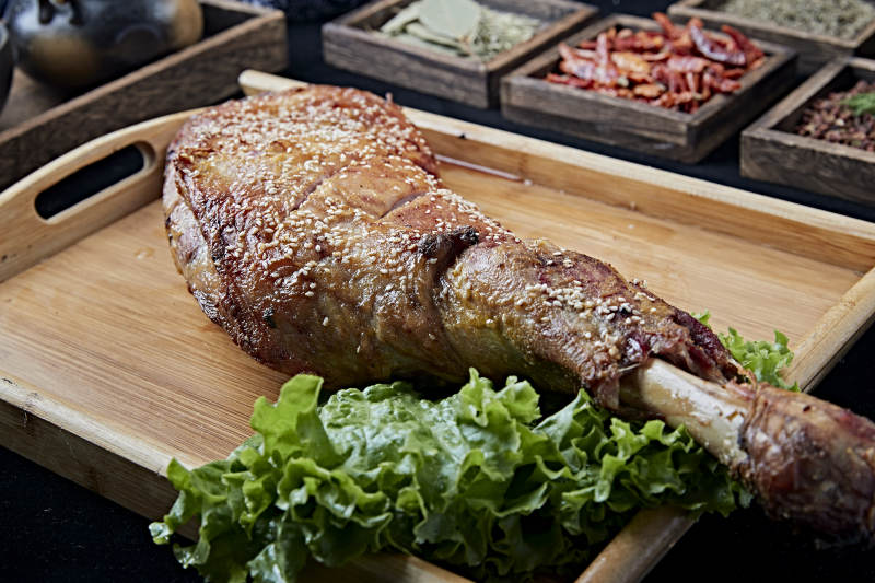 香酥炭烤羊腿图片