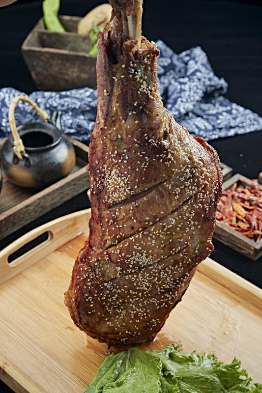 香酥炭烤羊腿图片