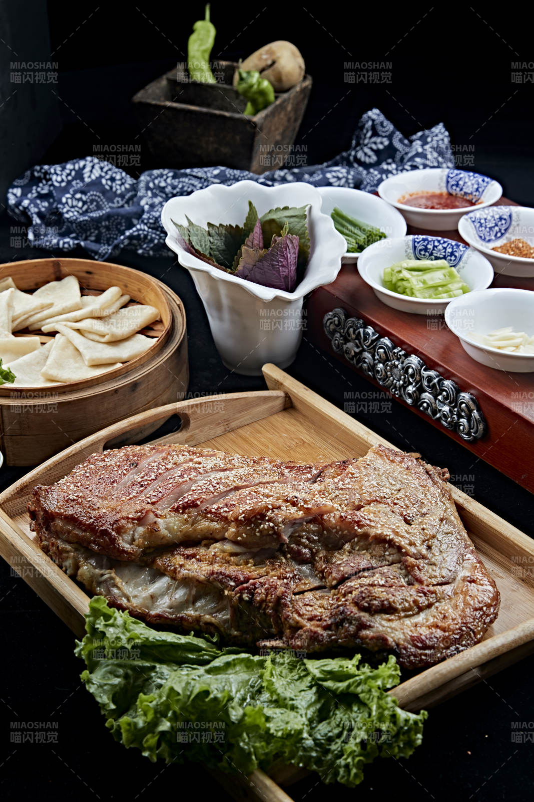 蒙古族炭烤羊排图片