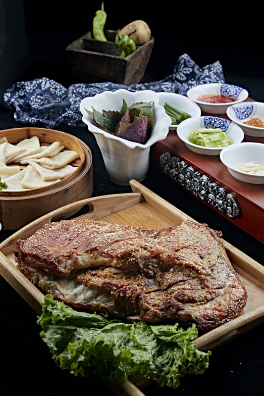 蒙古族炭烤羊排图片