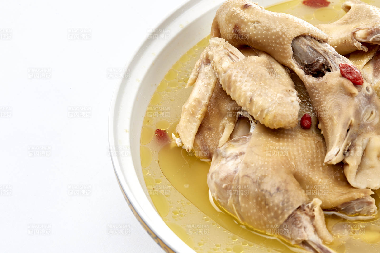 滋补枸杞红枣老鸡汤图片