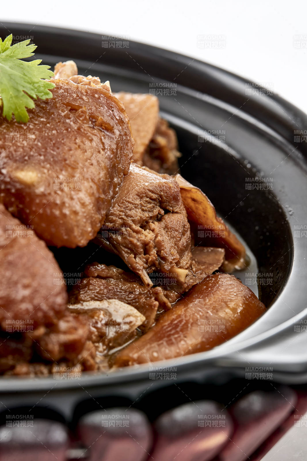 砂锅酱香鸡图片