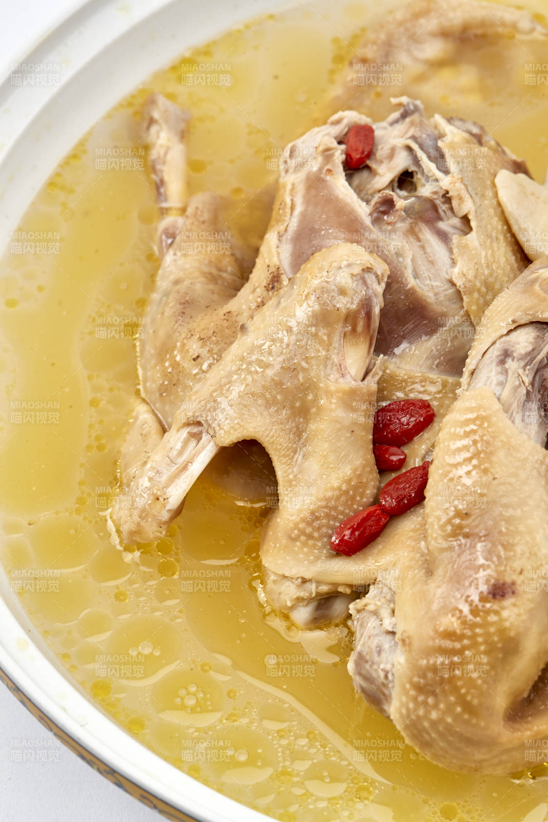 滋补枸杞红枣老鸡汤图片