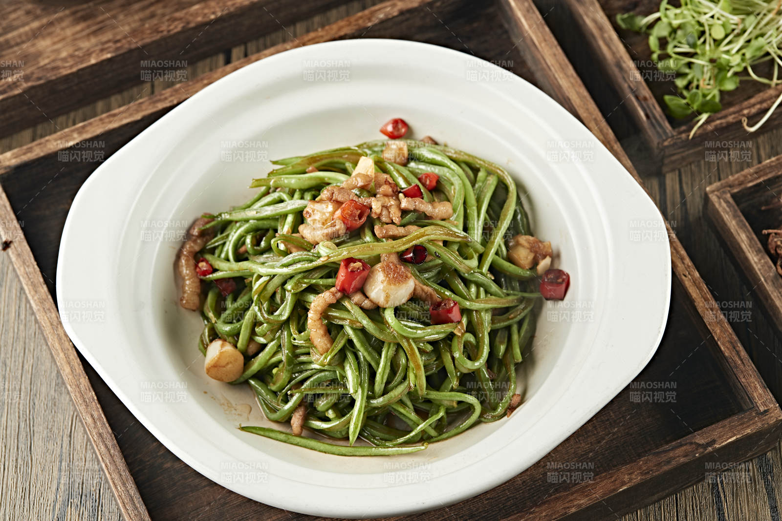 砂锅蒜香五花肉焗豆角丝图片