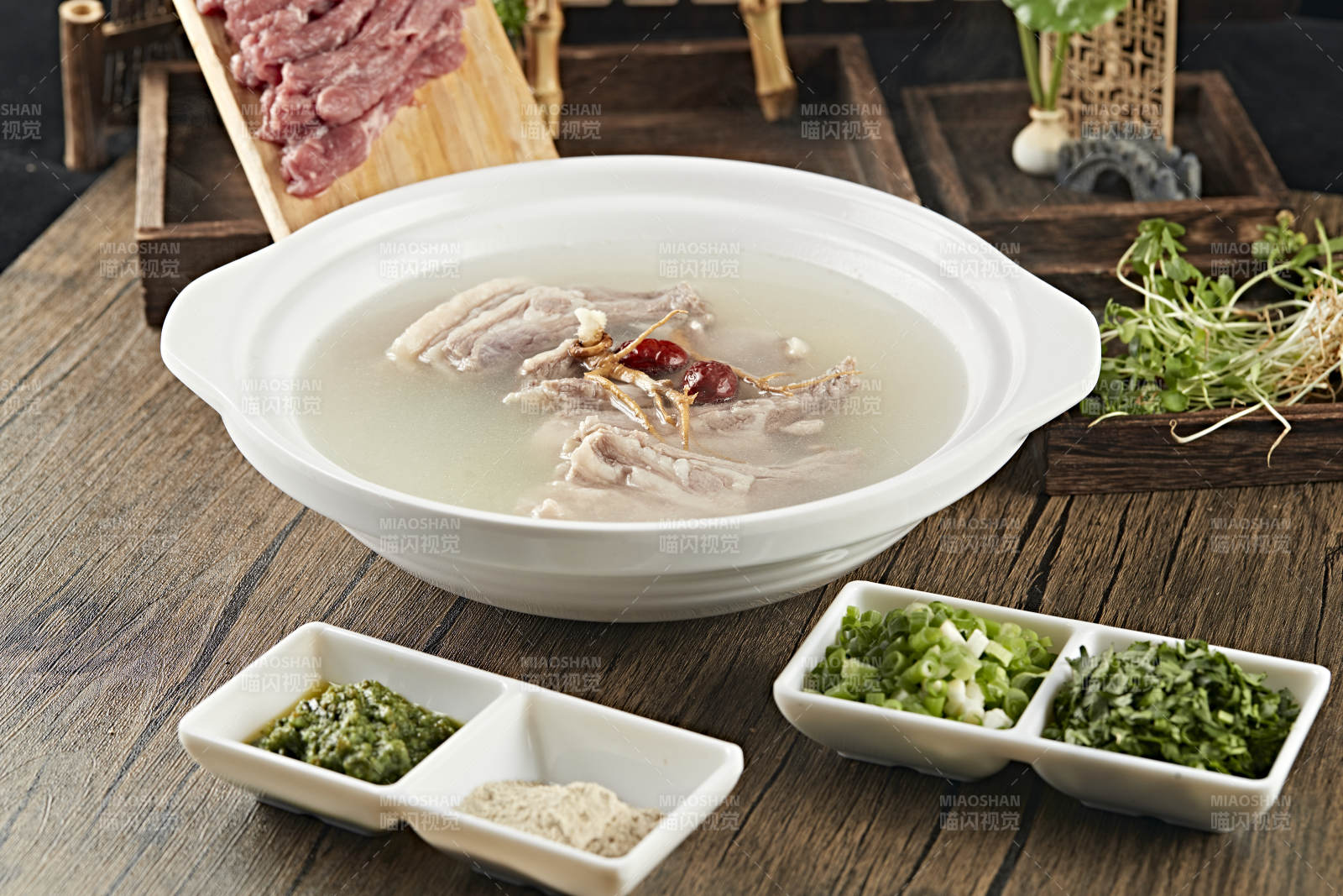 养生砂锅羊排枸杞党参汤图片