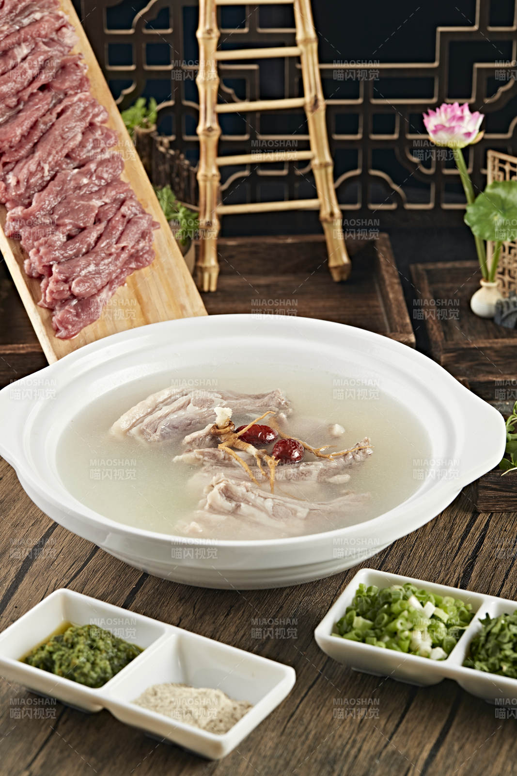 养生砂锅羊排枸杞党参汤图片