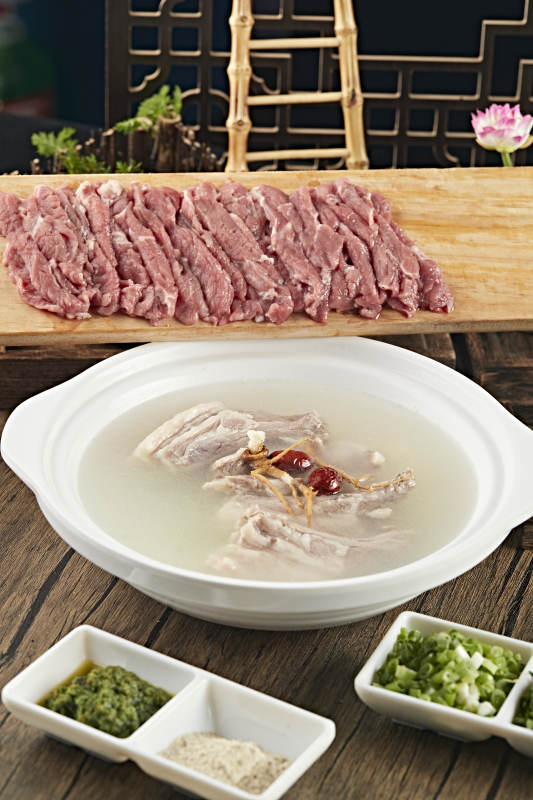 养生砂锅羊排枸杞党参汤图片