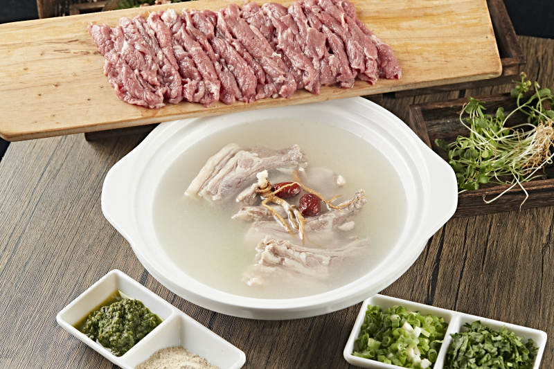 养生砂锅羊排枸杞党参汤图片