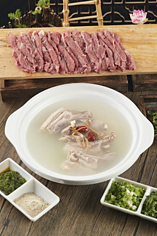 养生砂锅羊排枸杞党参汤图片