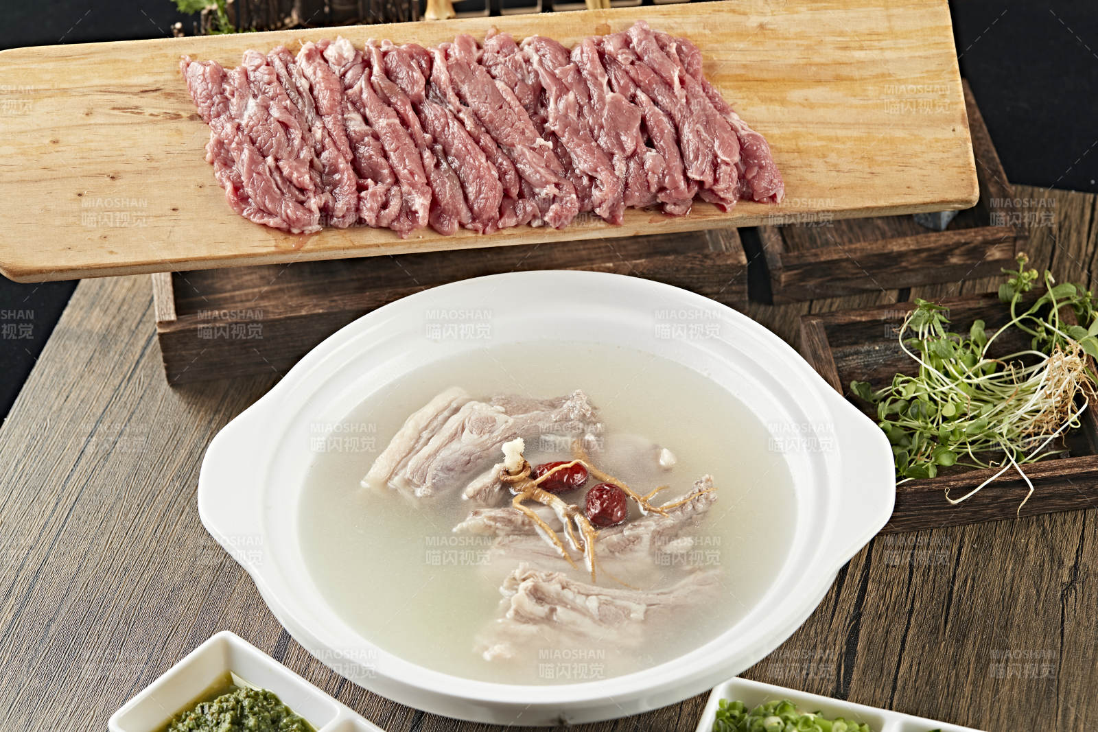 养生砂锅羊排枸杞党参汤图片