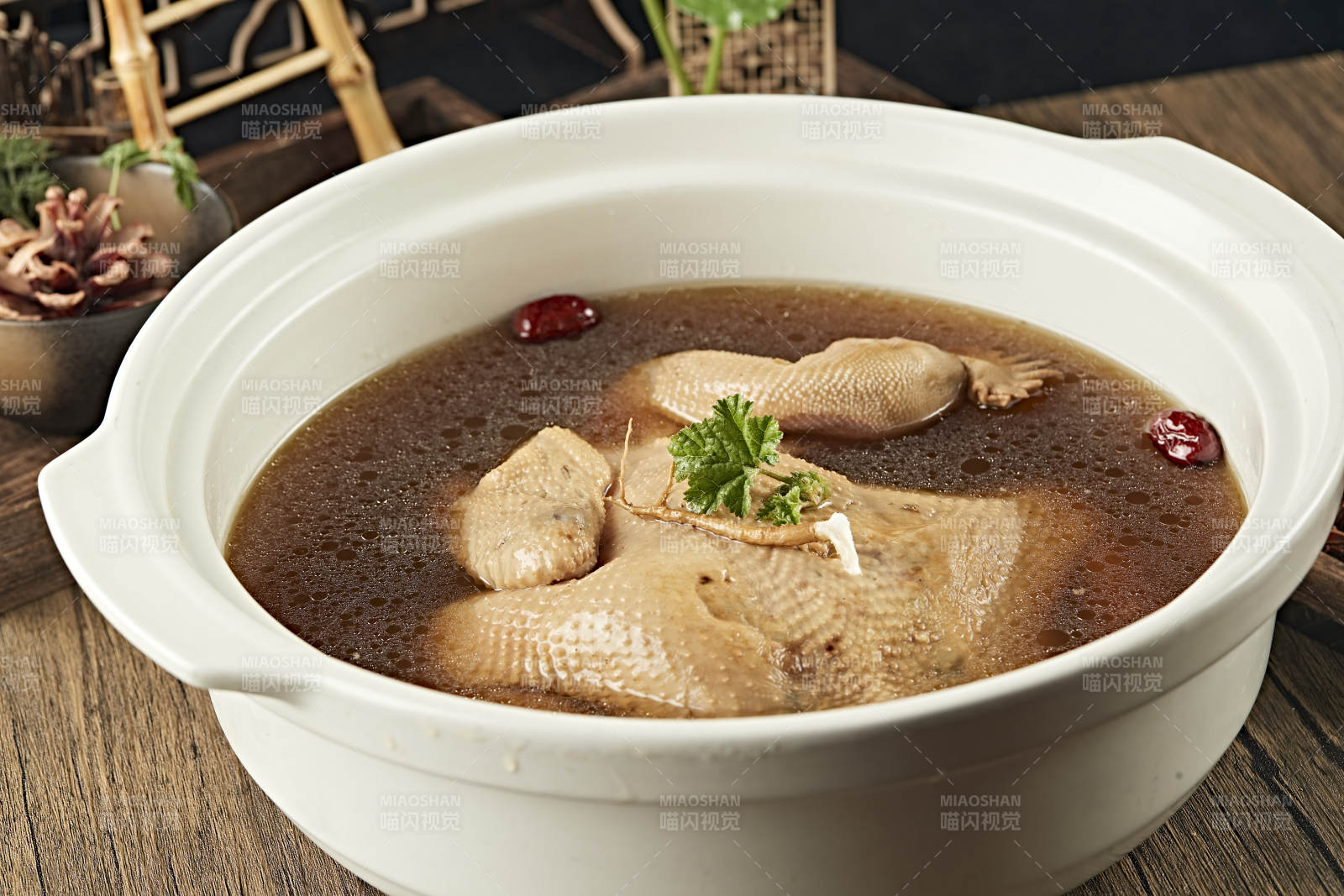 砂锅炖老母鸡图片