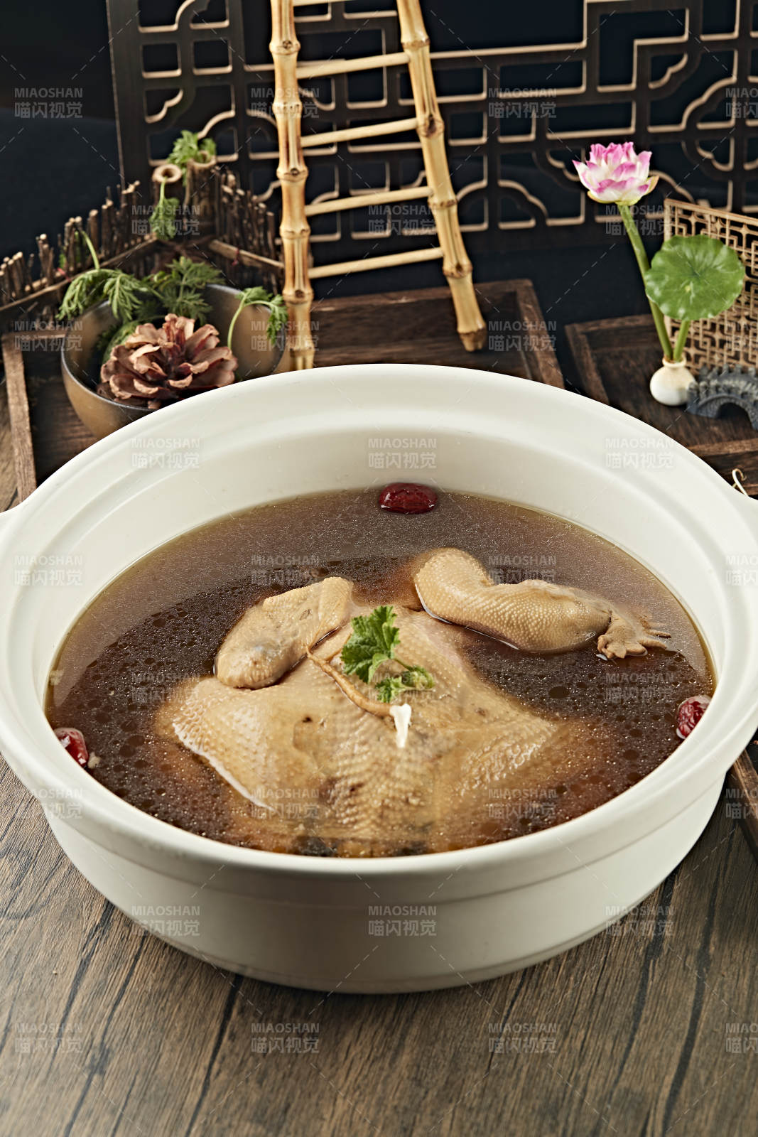 砂锅炖老母鸡图片