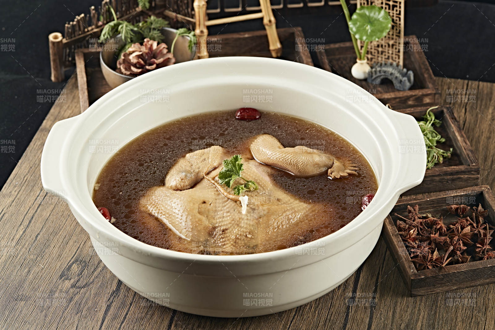 砂锅炖老母鸡图片