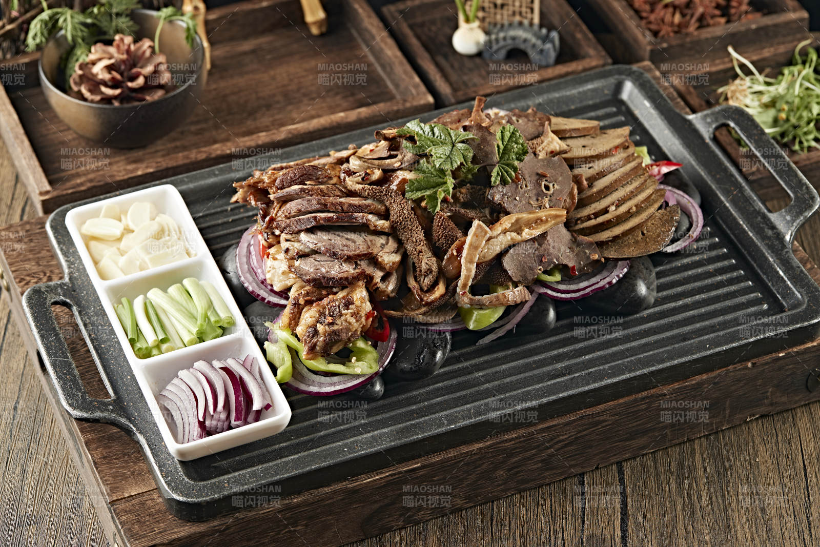 铁板炙子烤猪杂图片