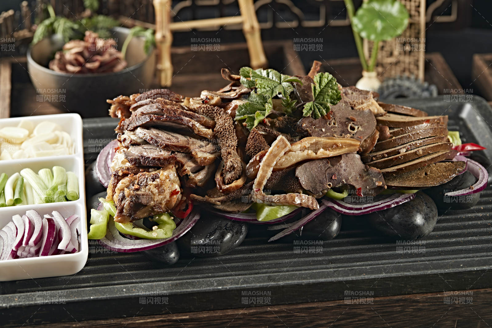 铁板炙子烤猪杂图片