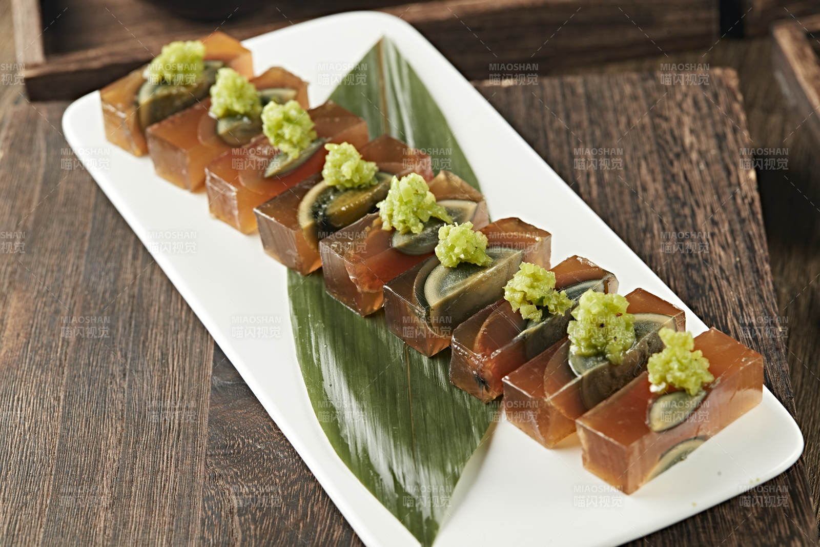 精美凉菜皮蛋猪皮冻图片