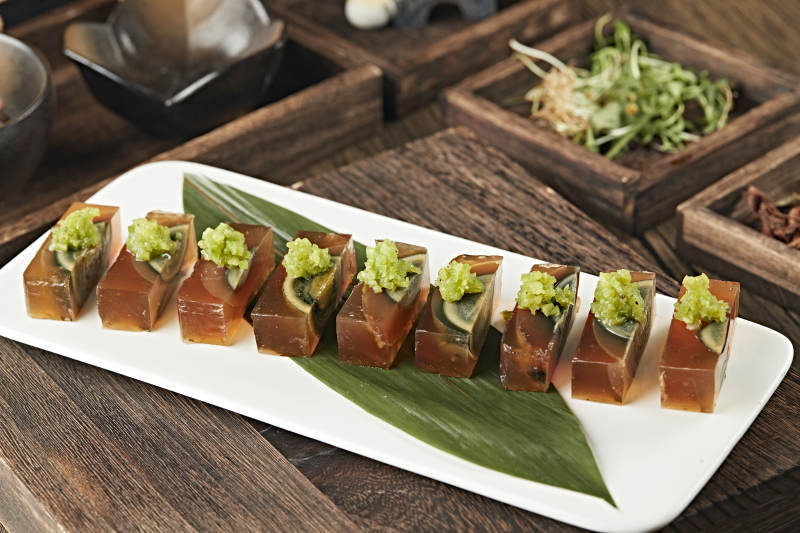 精美凉菜皮蛋猪皮冻图片