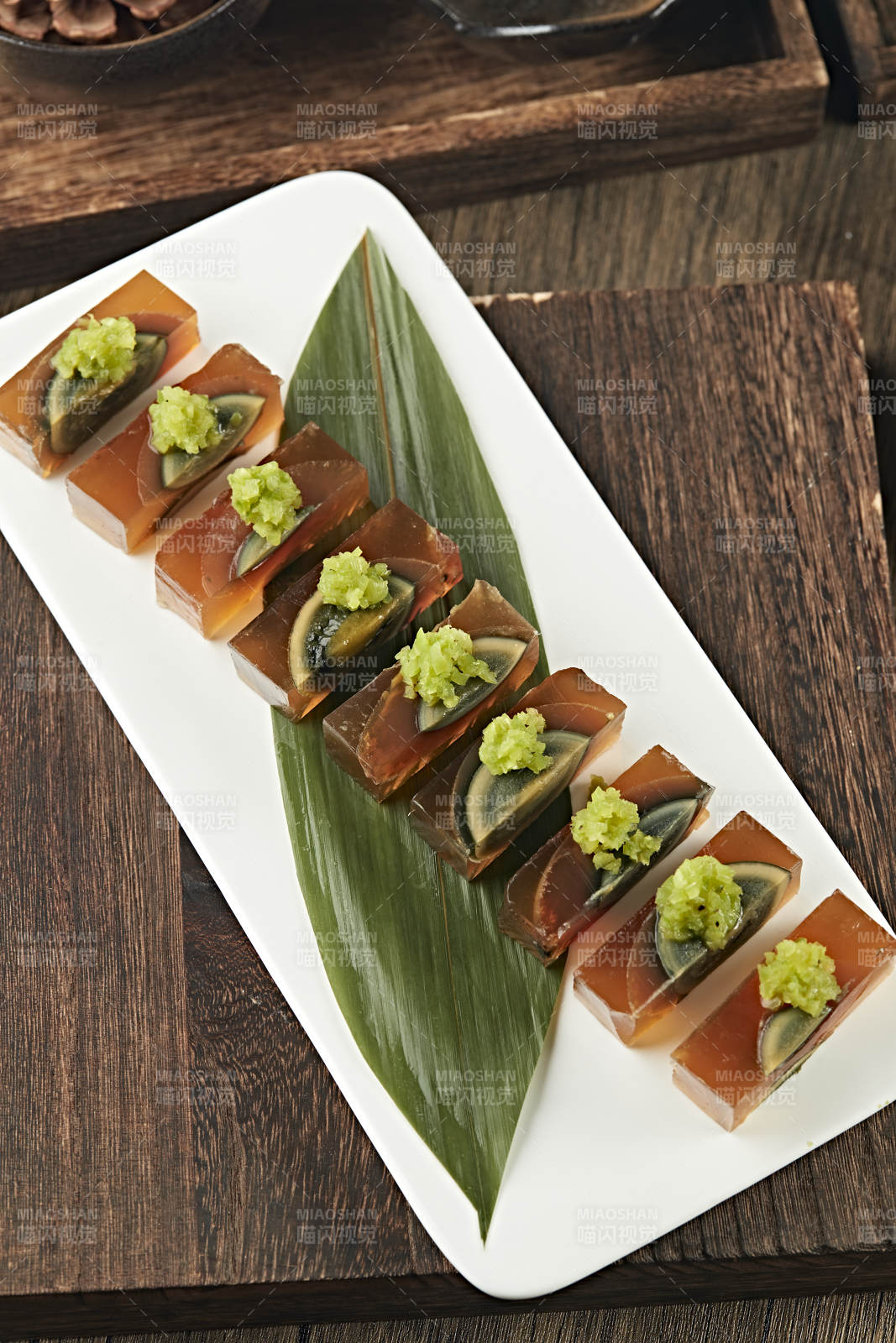 精美凉菜皮蛋猪皮冻图片