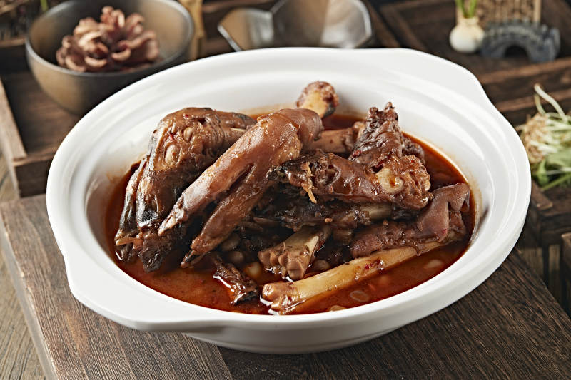 砂锅红焖羊蹄图片