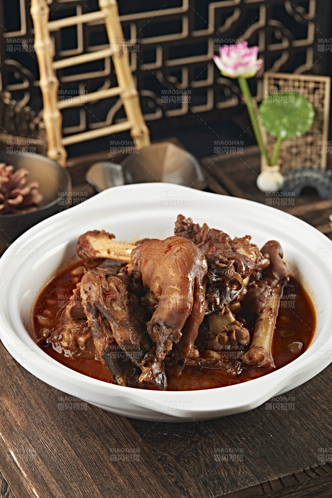 砂锅红焖羊蹄图片