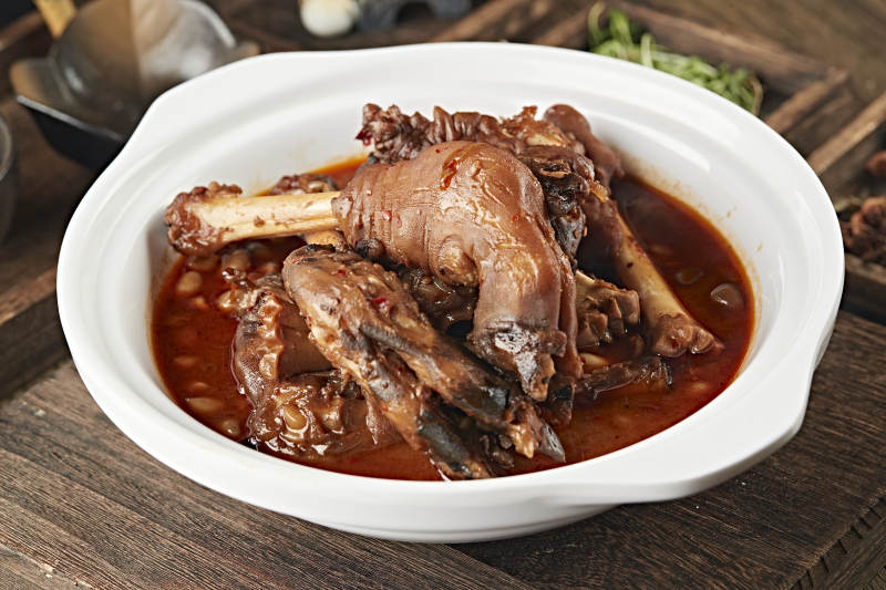 砂锅红焖羊蹄图片