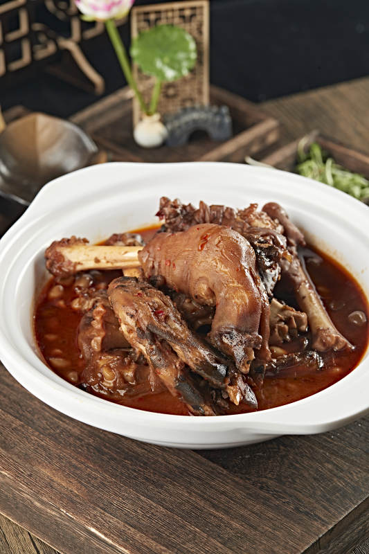 砂锅红焖羊蹄图片