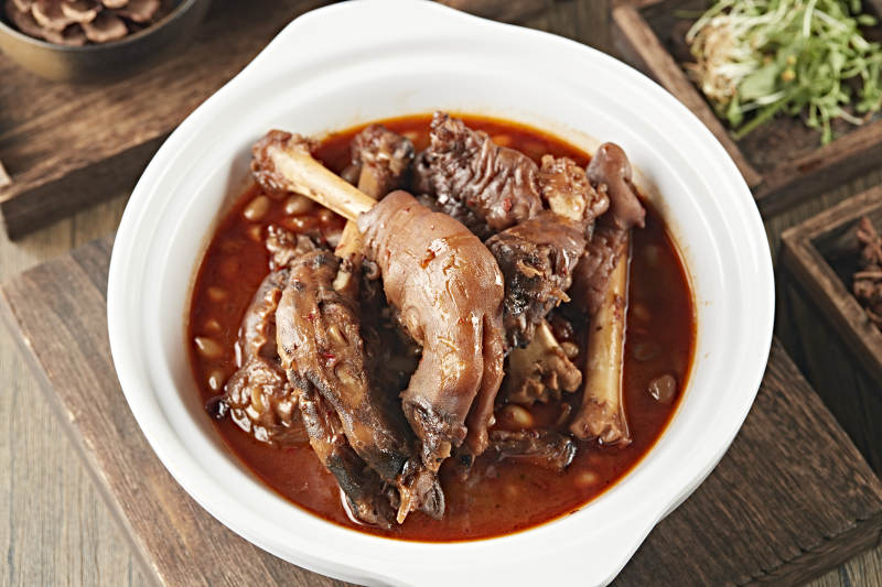 砂锅红焖羊蹄图片