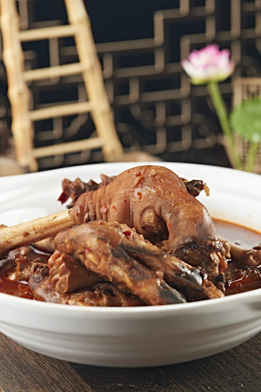 砂锅红焖羊蹄图片