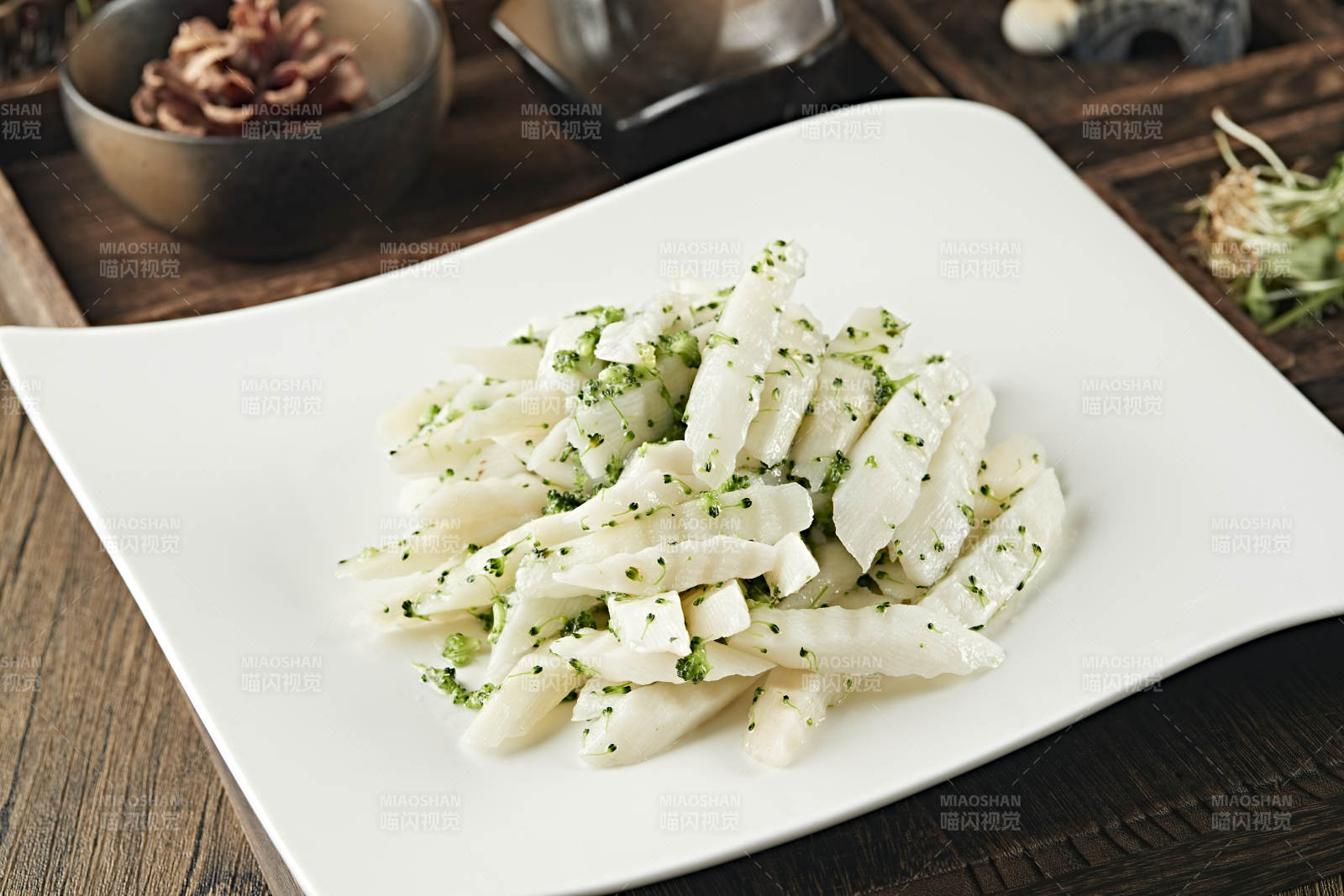 西蓝花碎凉拌马牙山药图片