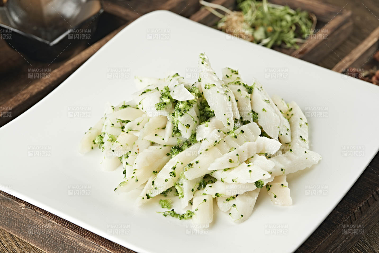 西蓝花碎凉拌马牙山药图片