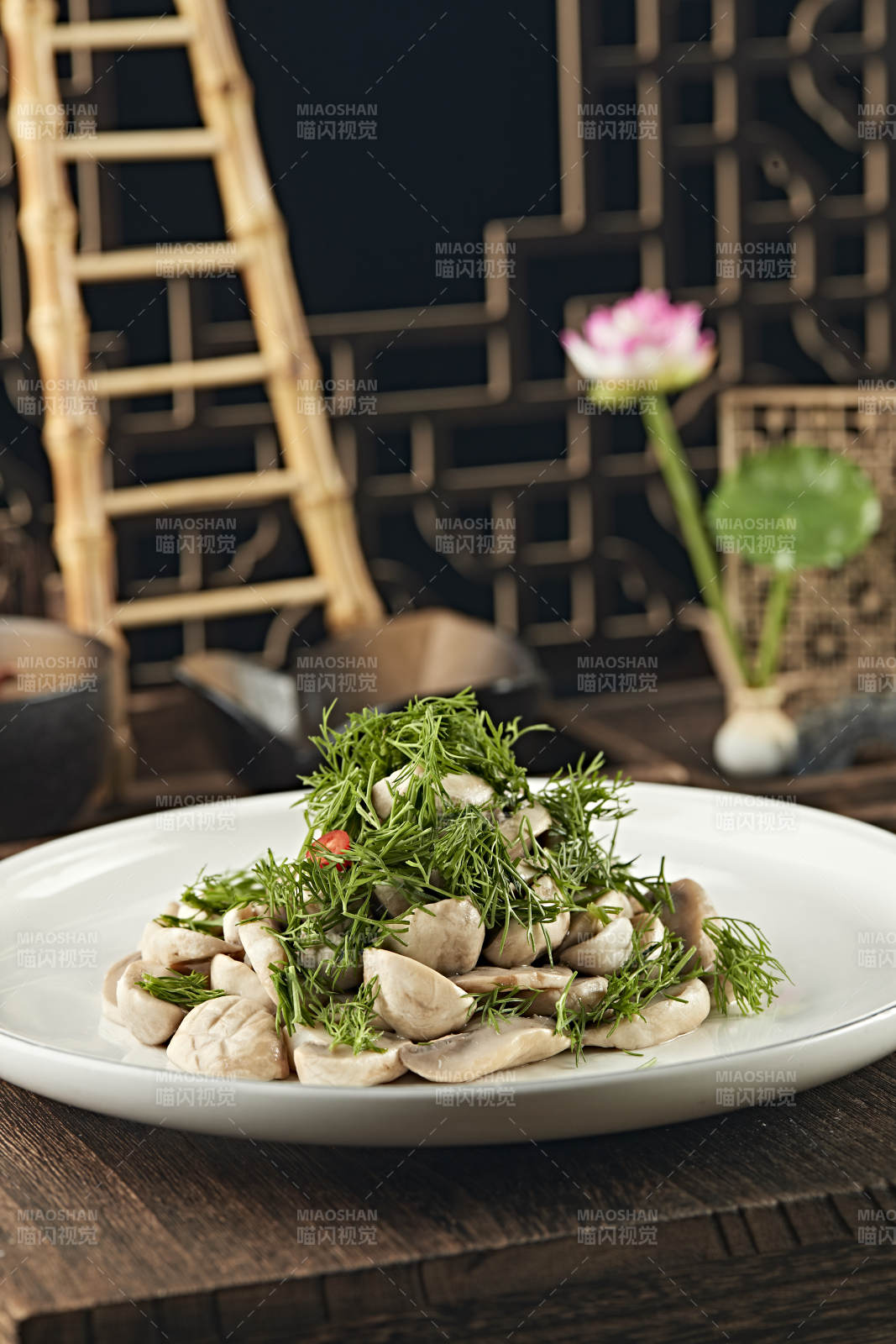 茴香碎凉拌塞外口蘑图片