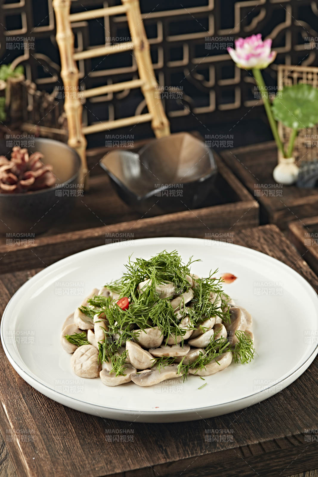 茴香碎凉拌塞外口蘑图片