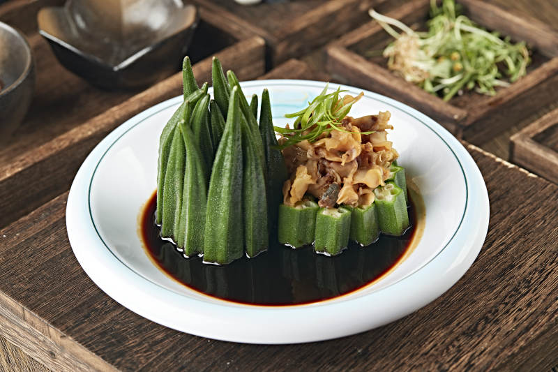 浇汁秋葵拌螺片图片