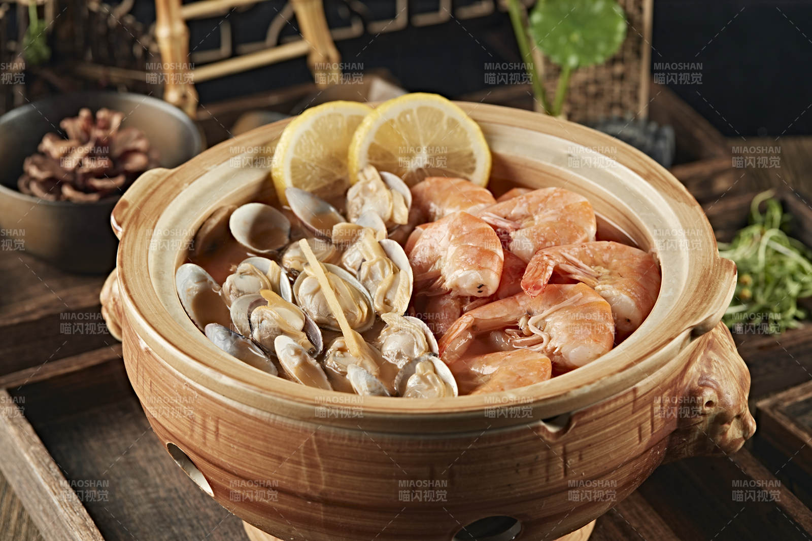 酸汤海鲜锅图片