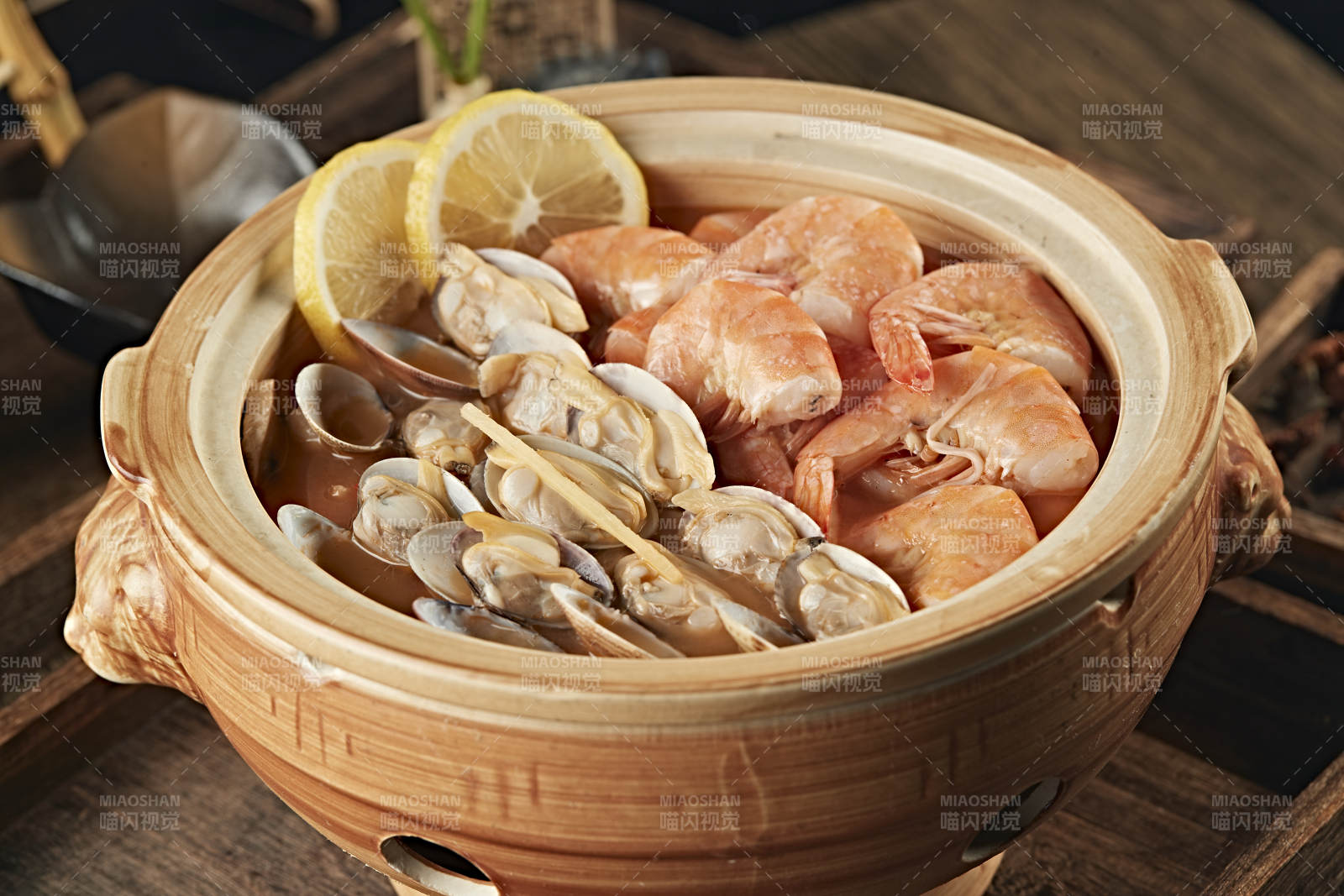 酸汤海鲜锅图片