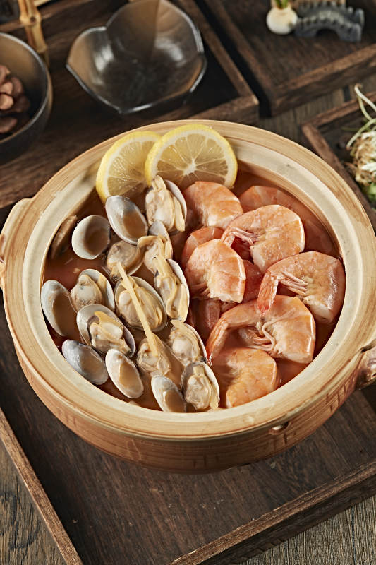 酸汤海鲜锅图片