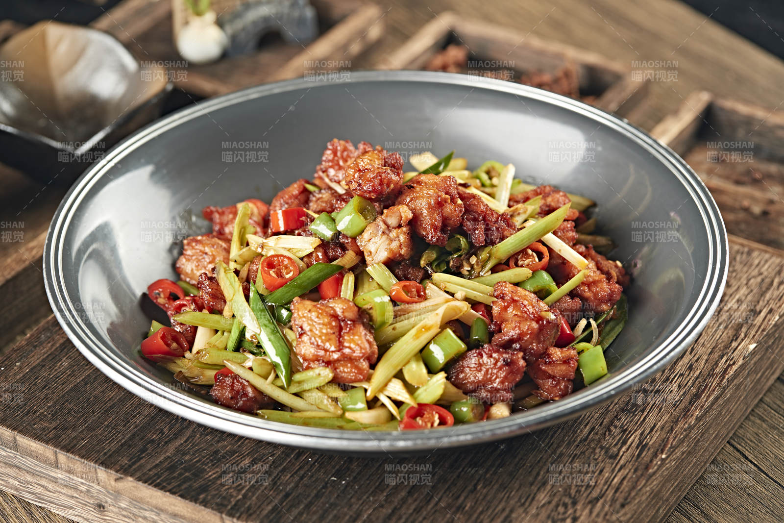 爆辣鸡里蹦图片